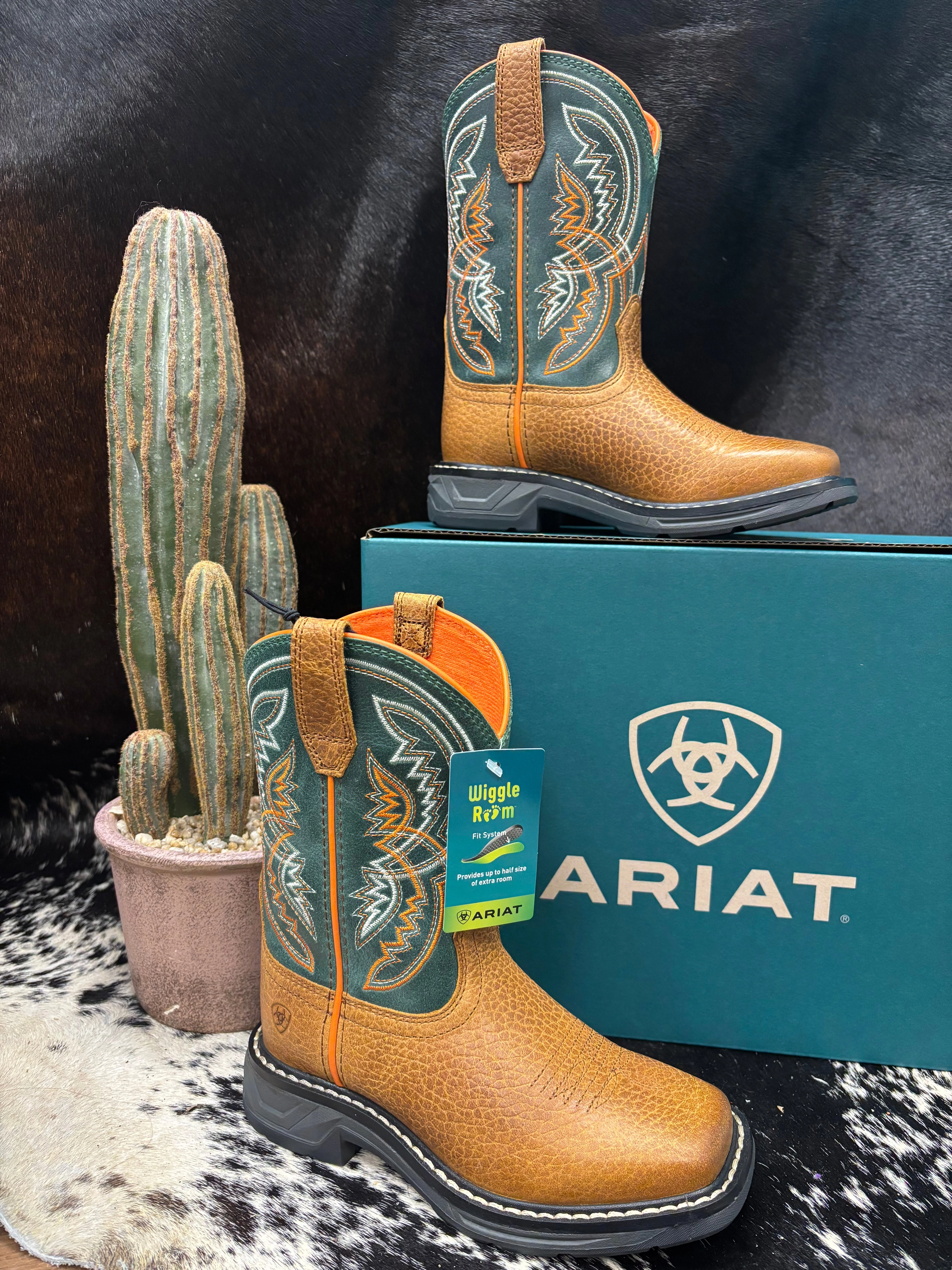 Winter Scene Ariat Childrens & Youth Honey Tan & Lucky Clover WorkHog XT Coil Square Toe Cowboy Boots 10061179