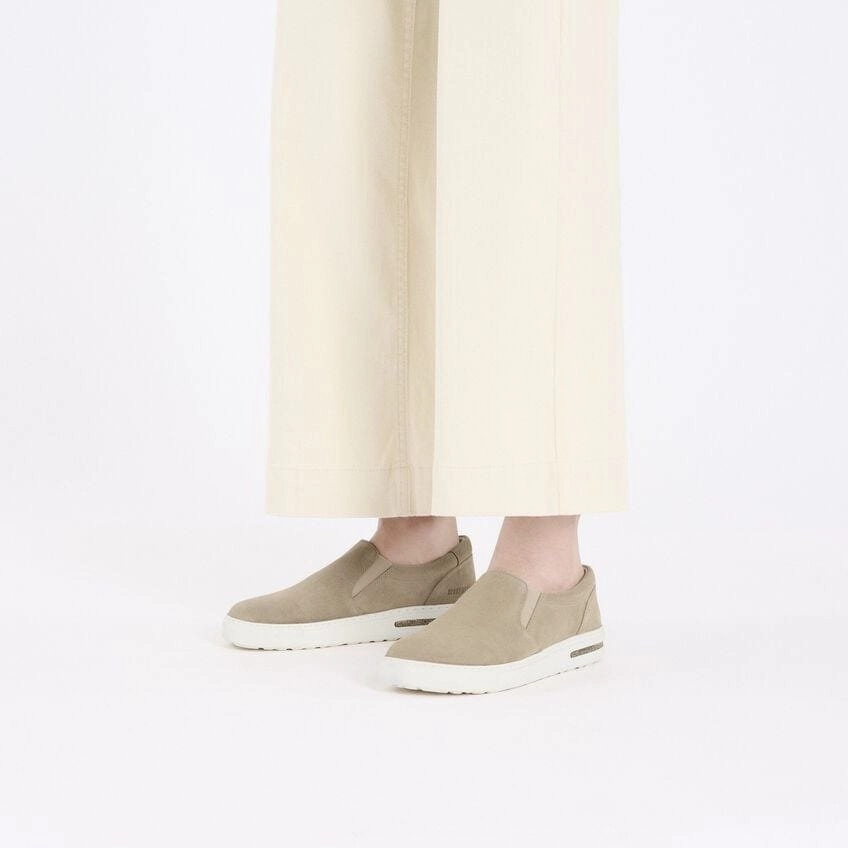 Oswego | Suede | Taupe Agile Fit