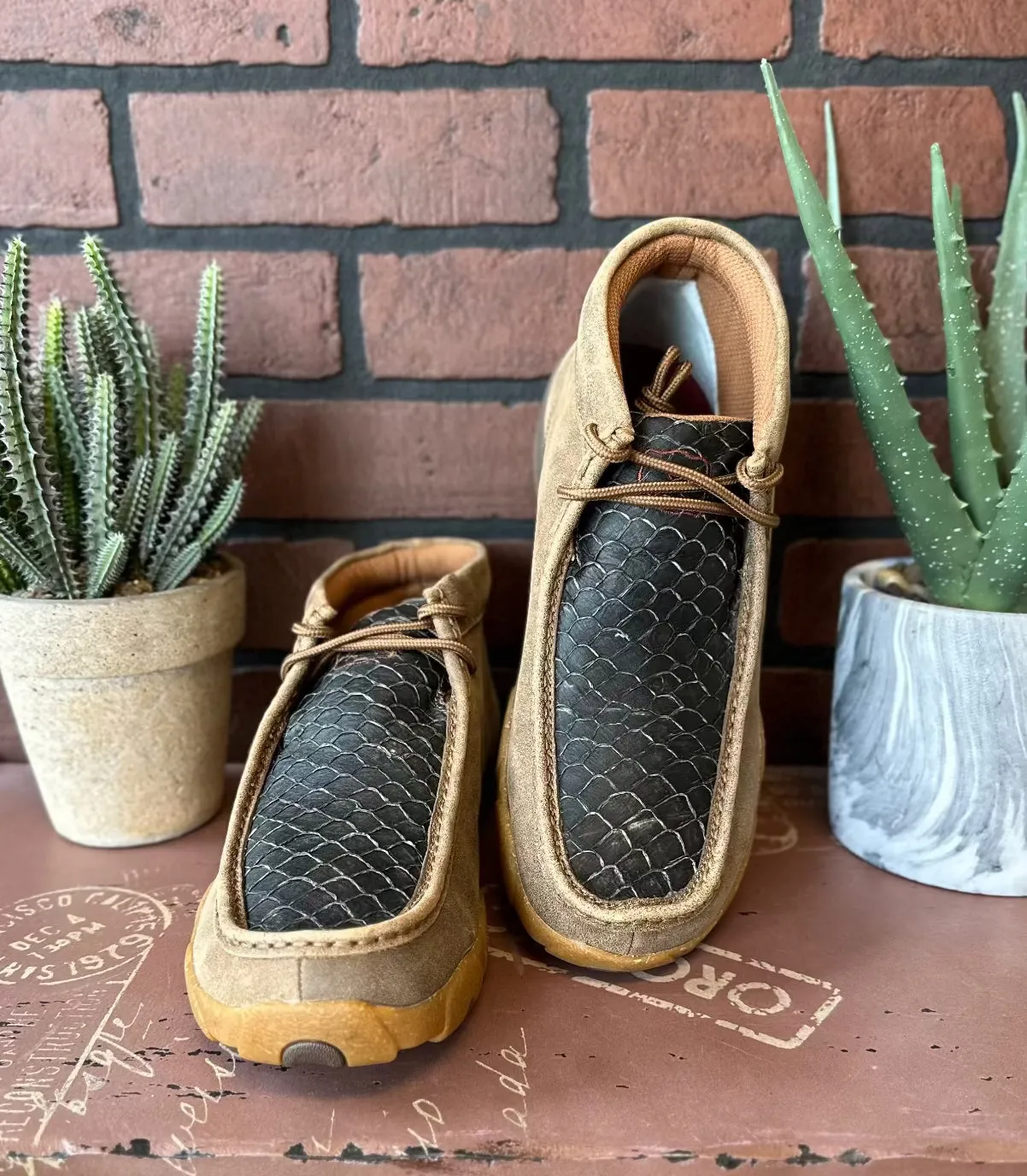 Twisted X Men's 4" Chukka Black Fish Print & Bomber Leather Driving Moc Shoe MDM0101 Classic Look Timeless Accent