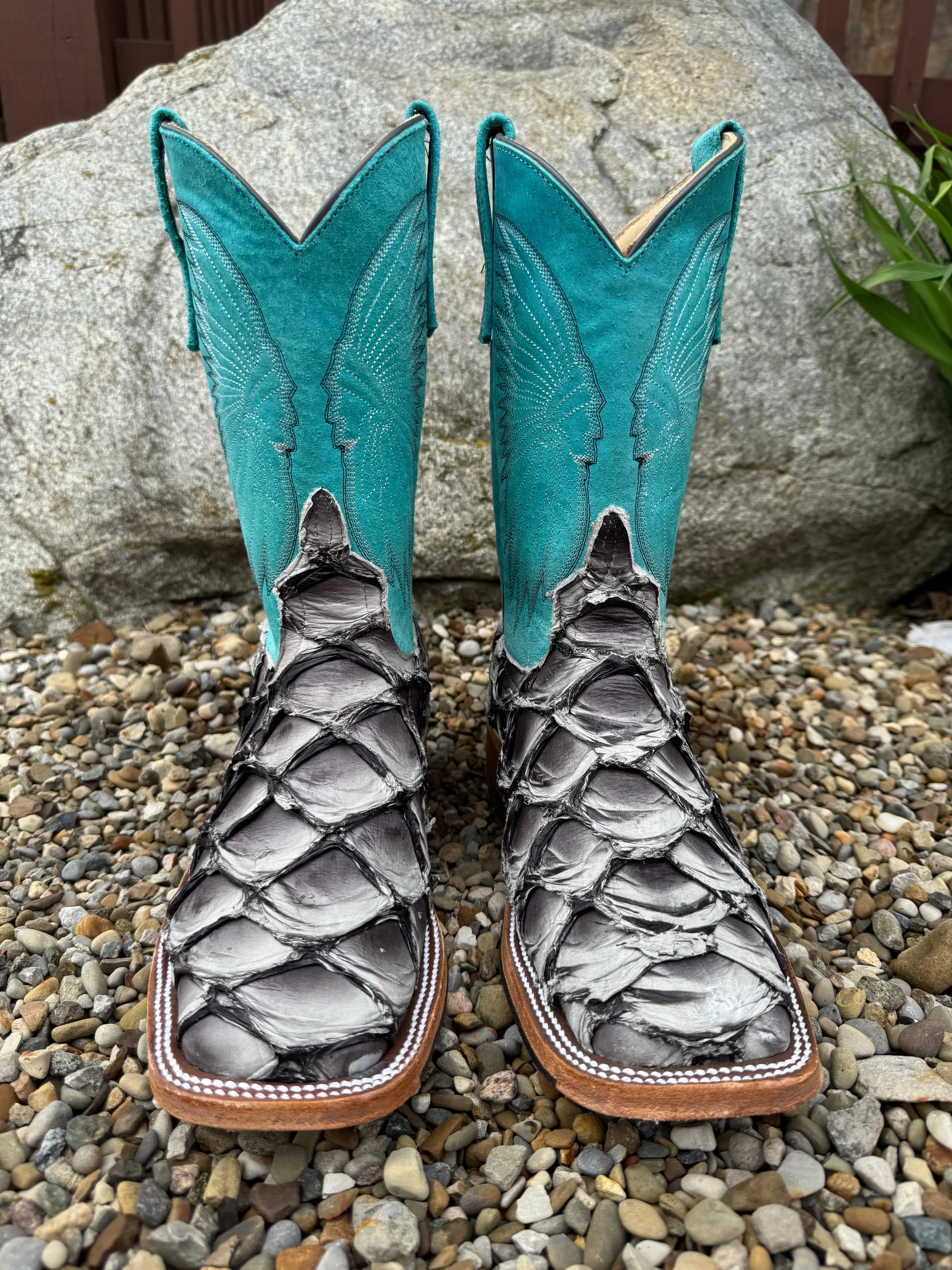 Anderson Bean Women's Fifty Shades of Grey Big Bass Arapaima & Turquoise Top w/Chief Cowgirl Boots 339590 Weekend Fit