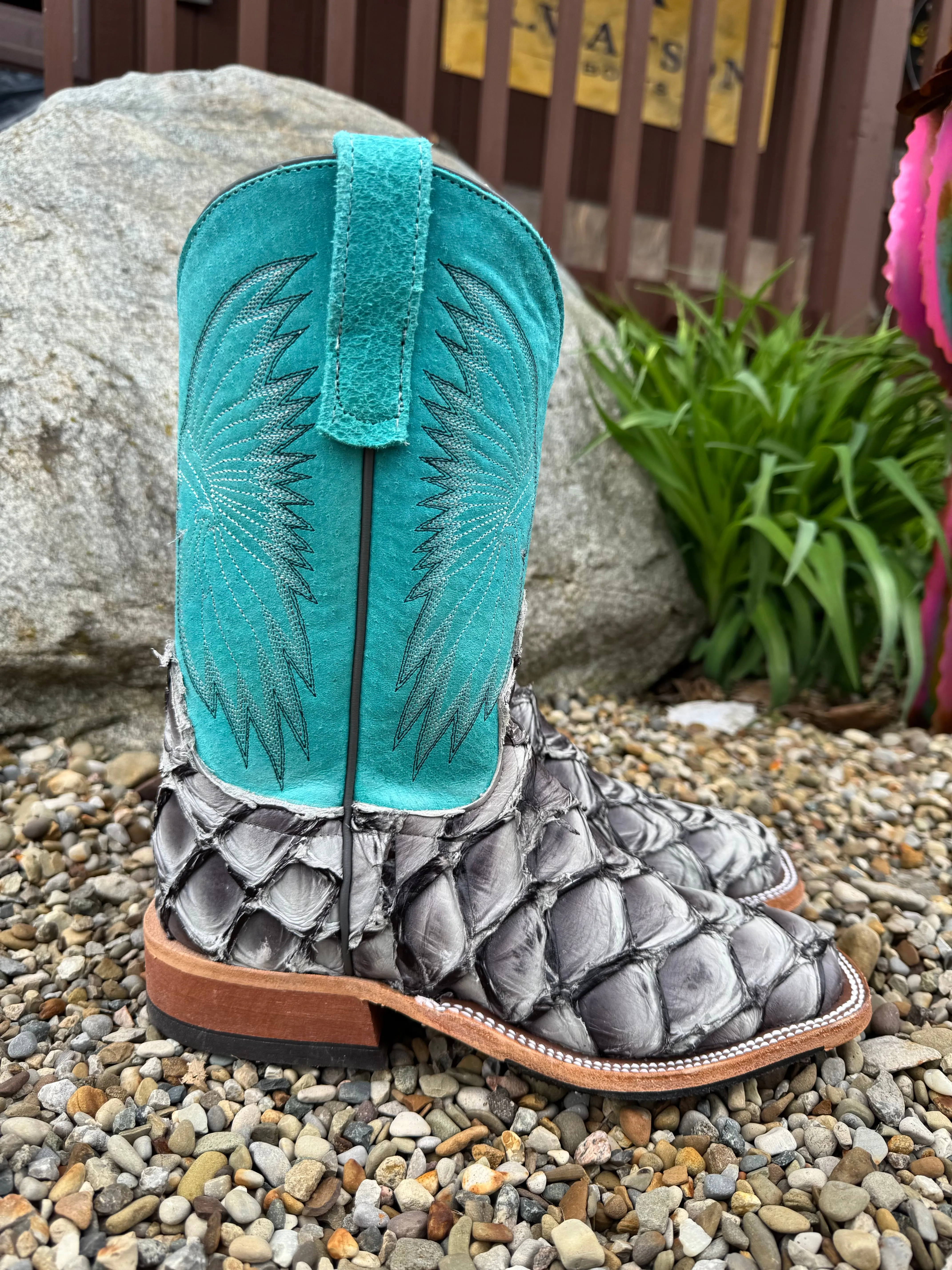 Chic Style Nordic Calm Anderson Bean Women's Fifty Shades of Grey Big Bass Arapaima & Turquoise Top w/Chief Cowgirl Boots 339590