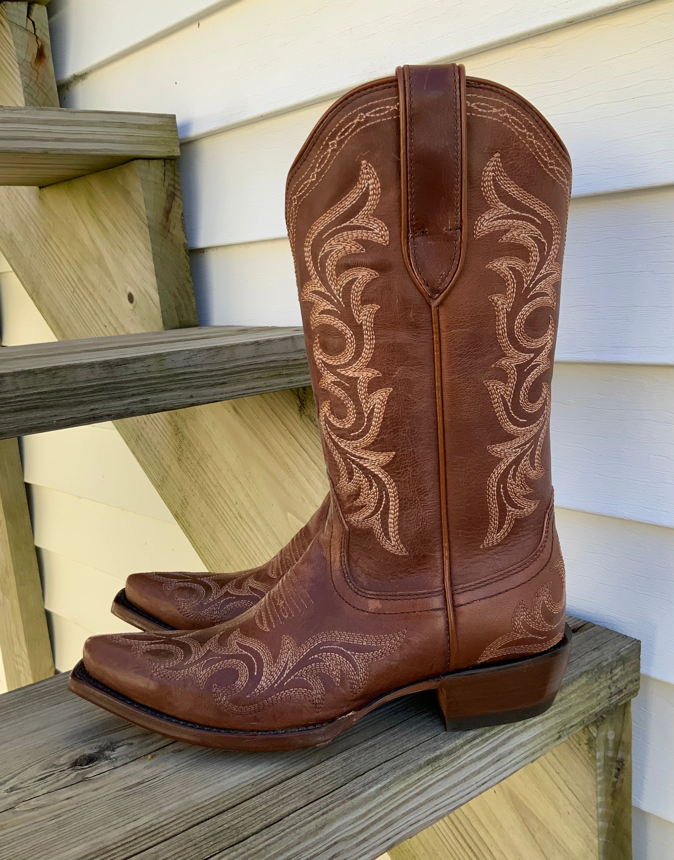 Ariat Women's Hazen Whisky Barrel Snip Toe Cowgirl Boots 10042382 Businessman
