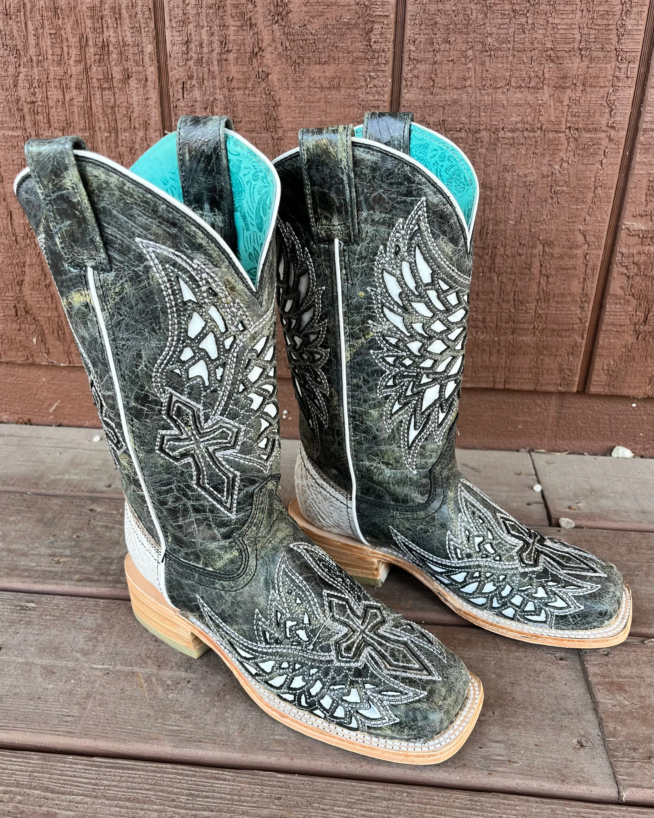 High Arch Dry Interior Corral Women's Black and White Cross & Wing Inlay Wide Square Toe Cowgirl Boot A4333