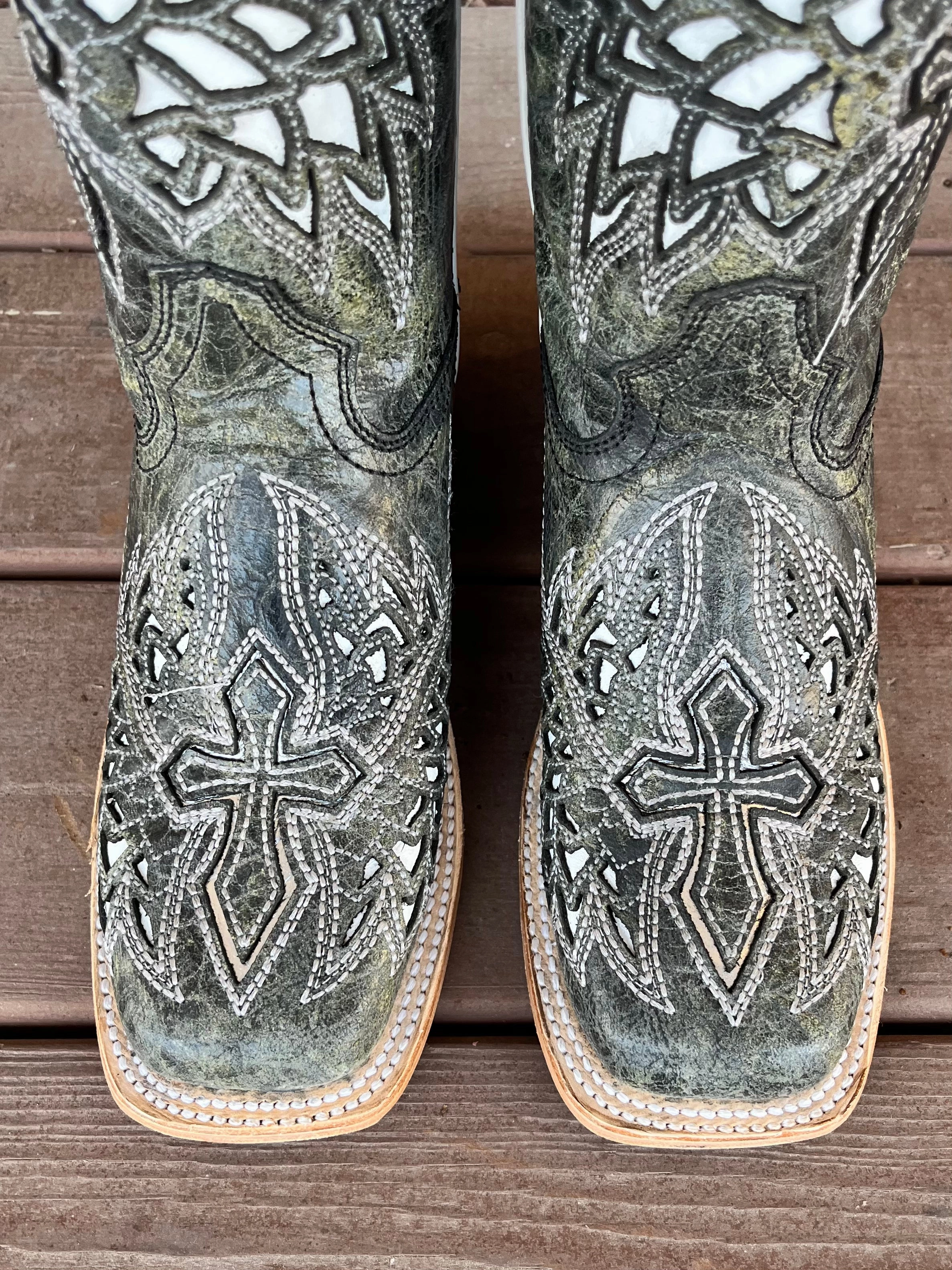 Outdoor Use Corral Women's Black and White Cross & Wing Inlay Wide Square Toe Cowgirl Boot A4333