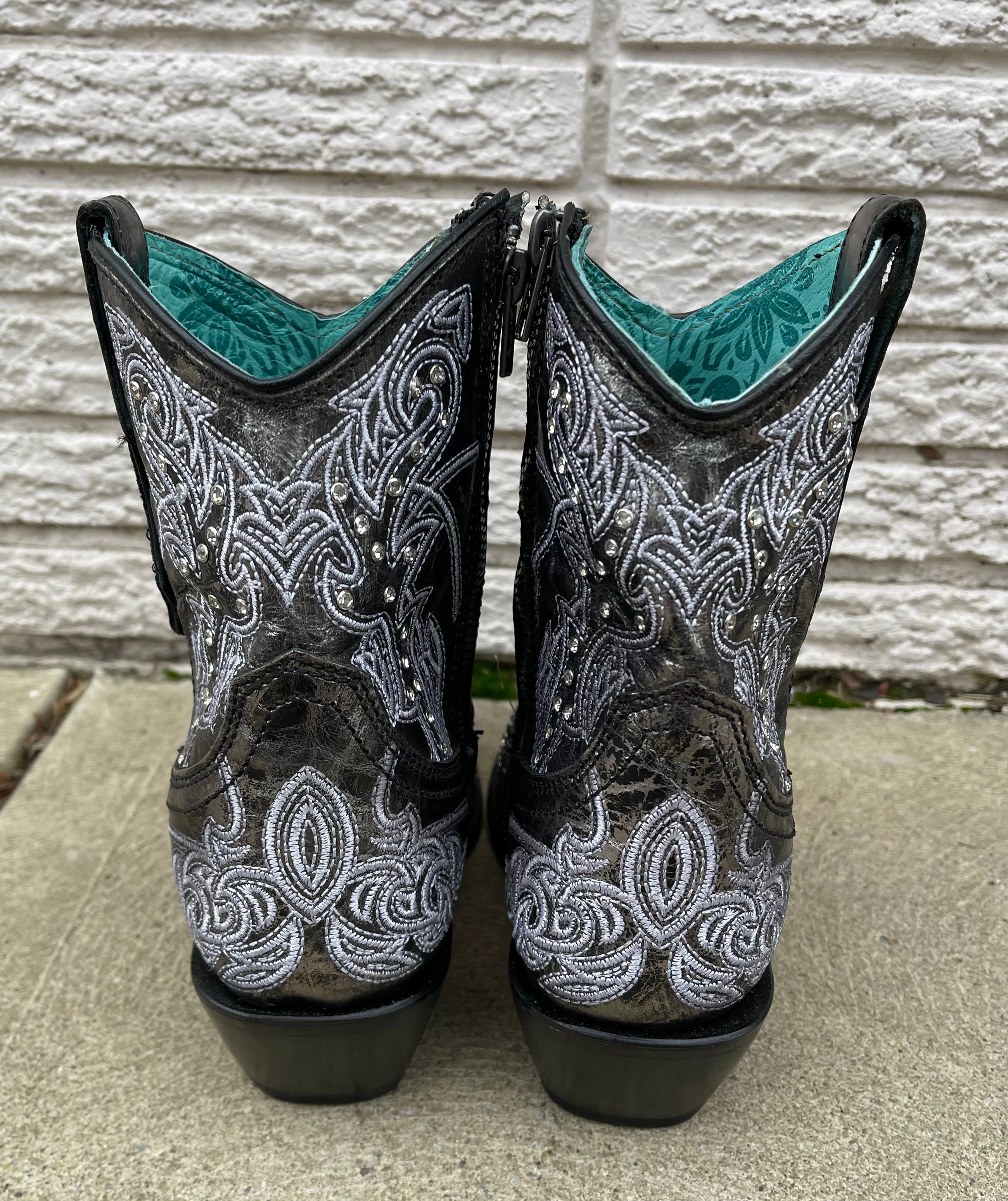 Minimal Design Corral Women's Black & White Cowgirl Bootie C3923