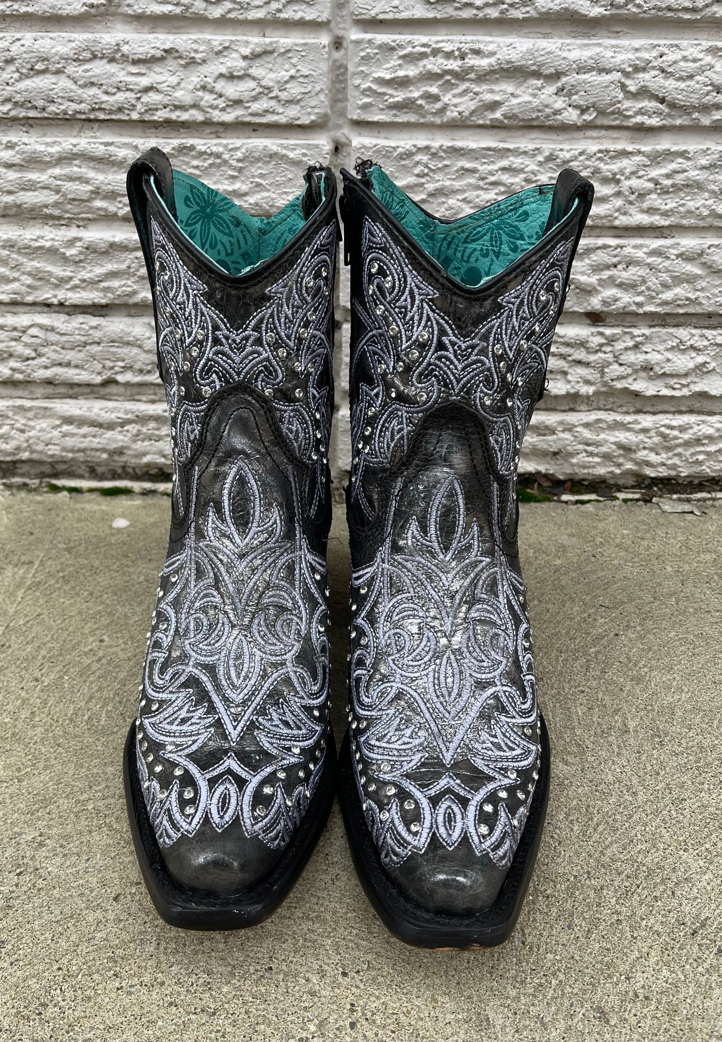 Slip Resistant Rugged Design Corral Women's Black & White Cowgirl Bootie C3923