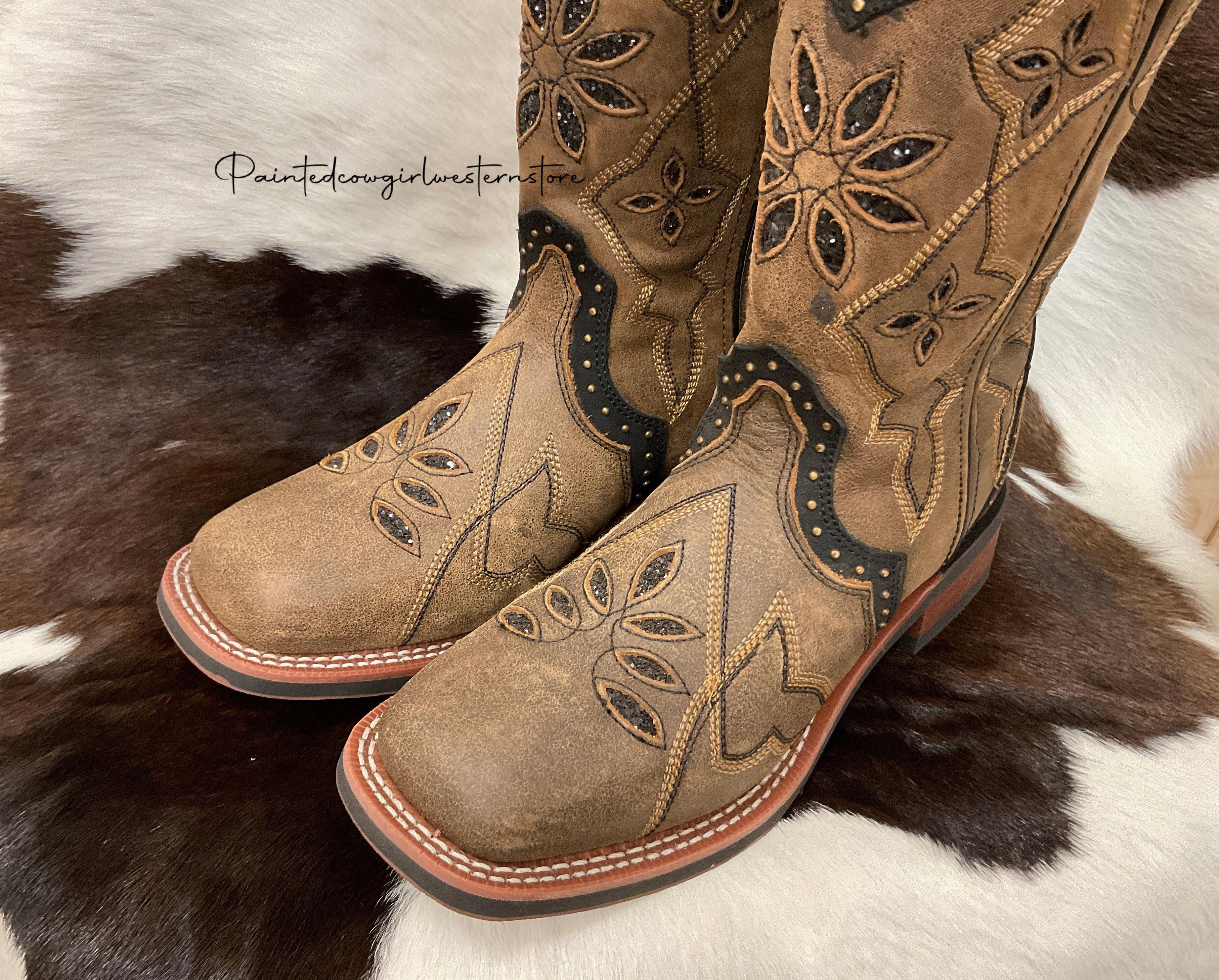 Effortless Look Running Comfort Laredo Women's Bouquet Square Toe Cowgirl Boots 5844